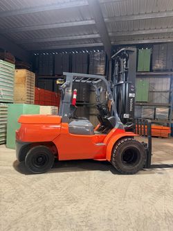 2013 Toyota 10,000 lbs capacity forklift