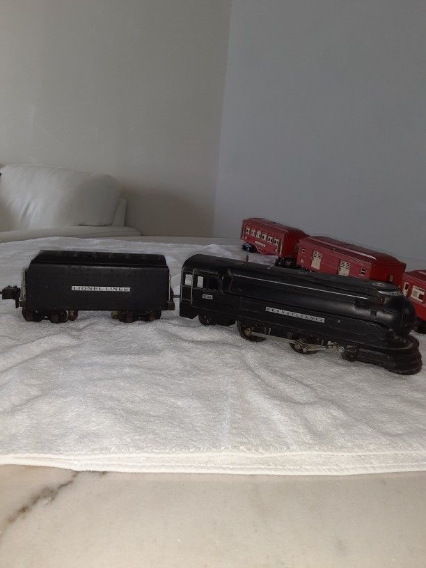 VINTAGE LIONEL AND AMERICAN FLYER