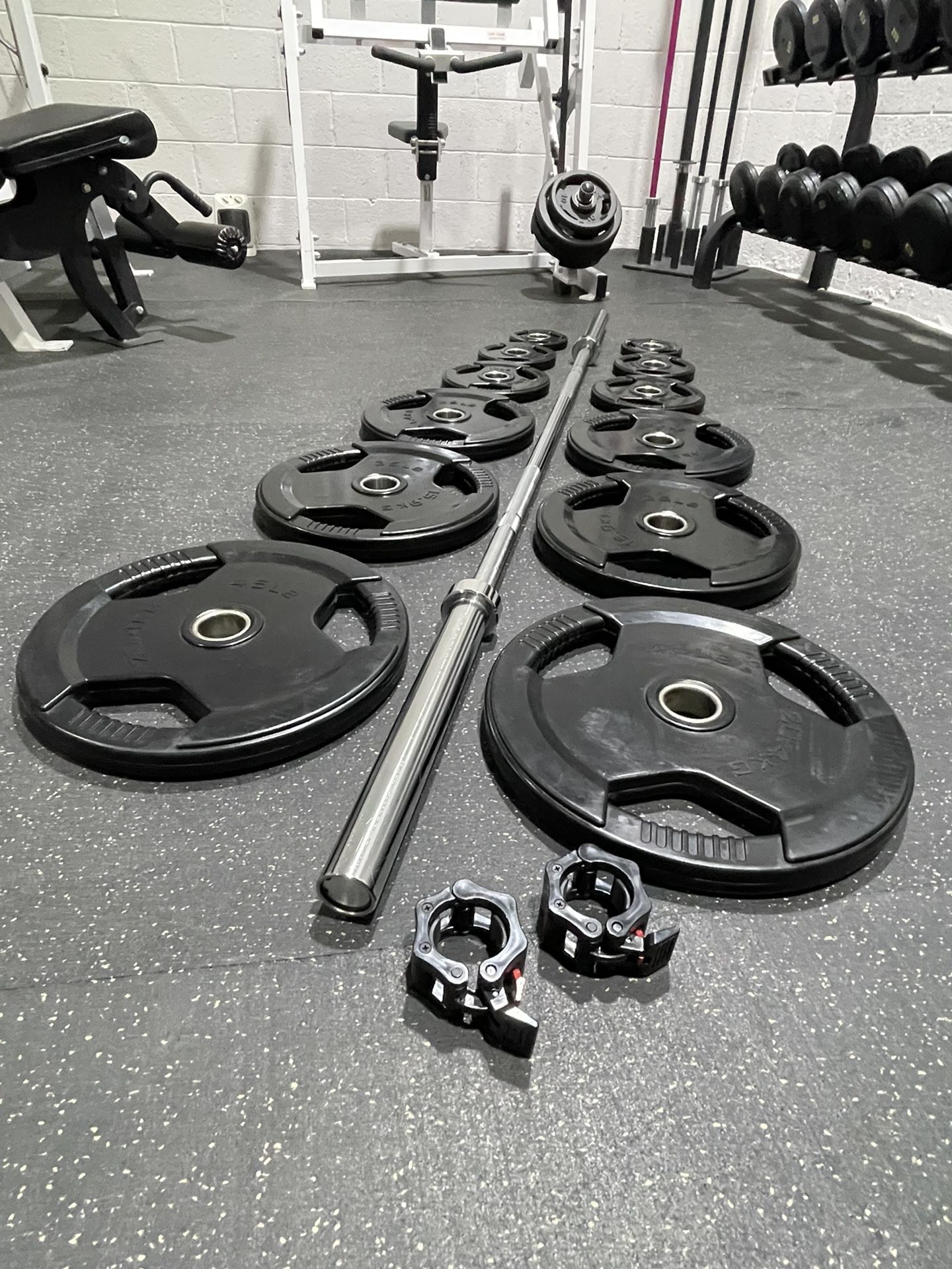New 300 Pound Rubber Olympic Grip Plate Set With Chrome Olympic Barbell Free Delivery π