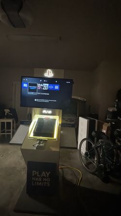 PS4 kiosks display