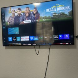 📺 Samsung Smart TV – Wall Mounted – Works Perfect