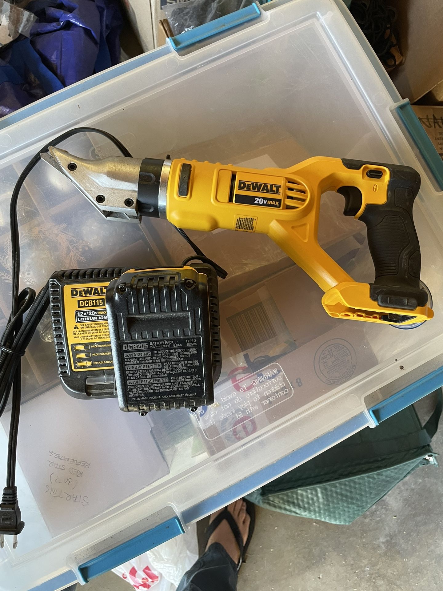 Dewalt 20V Swivel Head Metal Shear