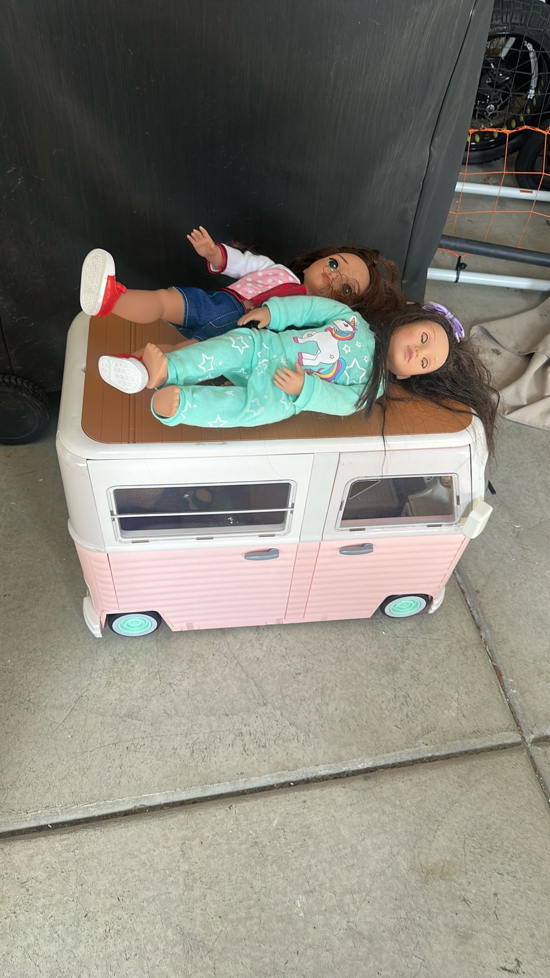 Doll Van & 2 Dolls