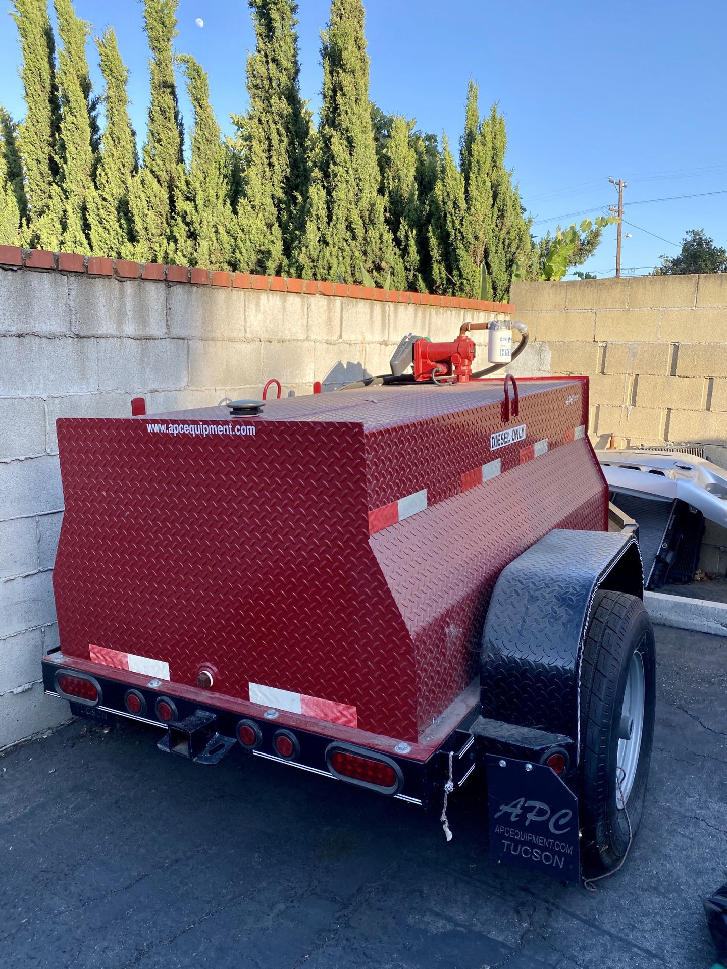 NEW 300 Gallon Fuel Tank with Trailer and Pump/Nozzle