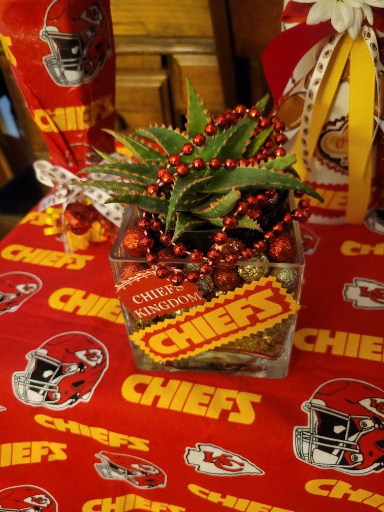 CHIEFS Party Decorations