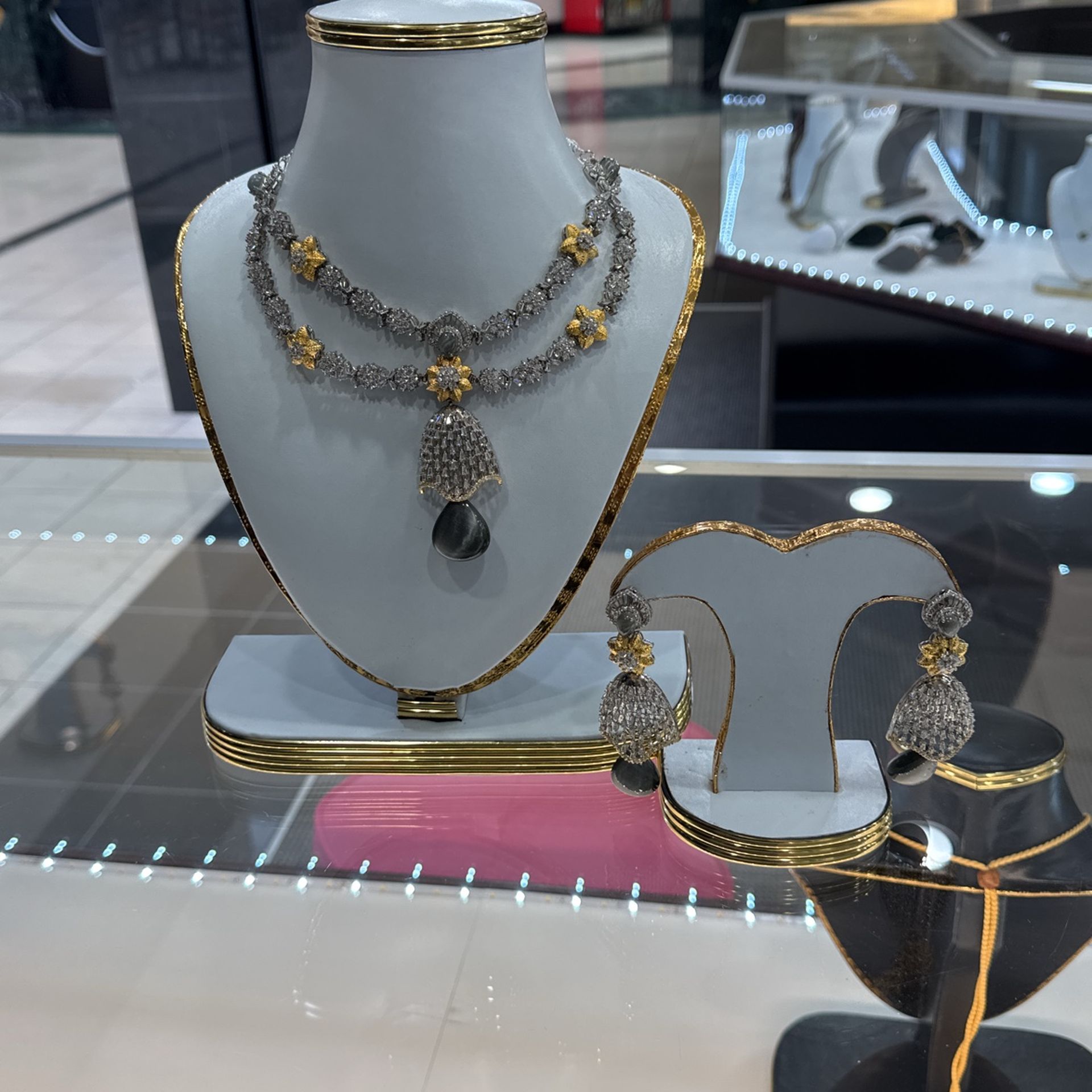 Mahira Jewelers