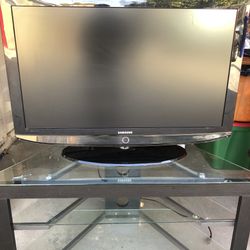 Samsung 40in flat screen with glass stand