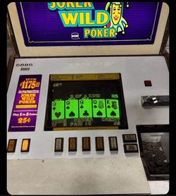 Jokers Wild Video Poker Machine 25 cents Dispenses Coins