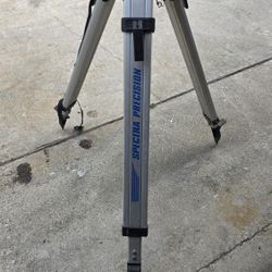 Spectra Precision heavy-duty aluminum tripod