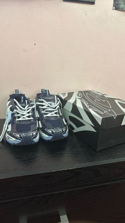 Off white “Be Right Back” Size 47