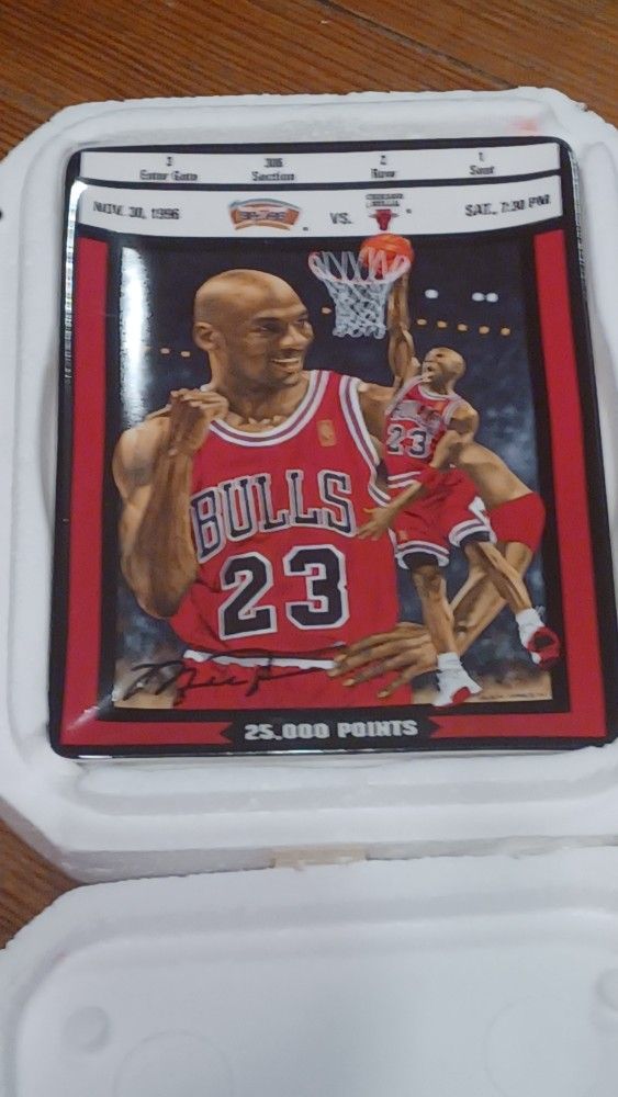 Michael Jordan Collector's Plate Chicago Bulls North Carolina  25000 Points