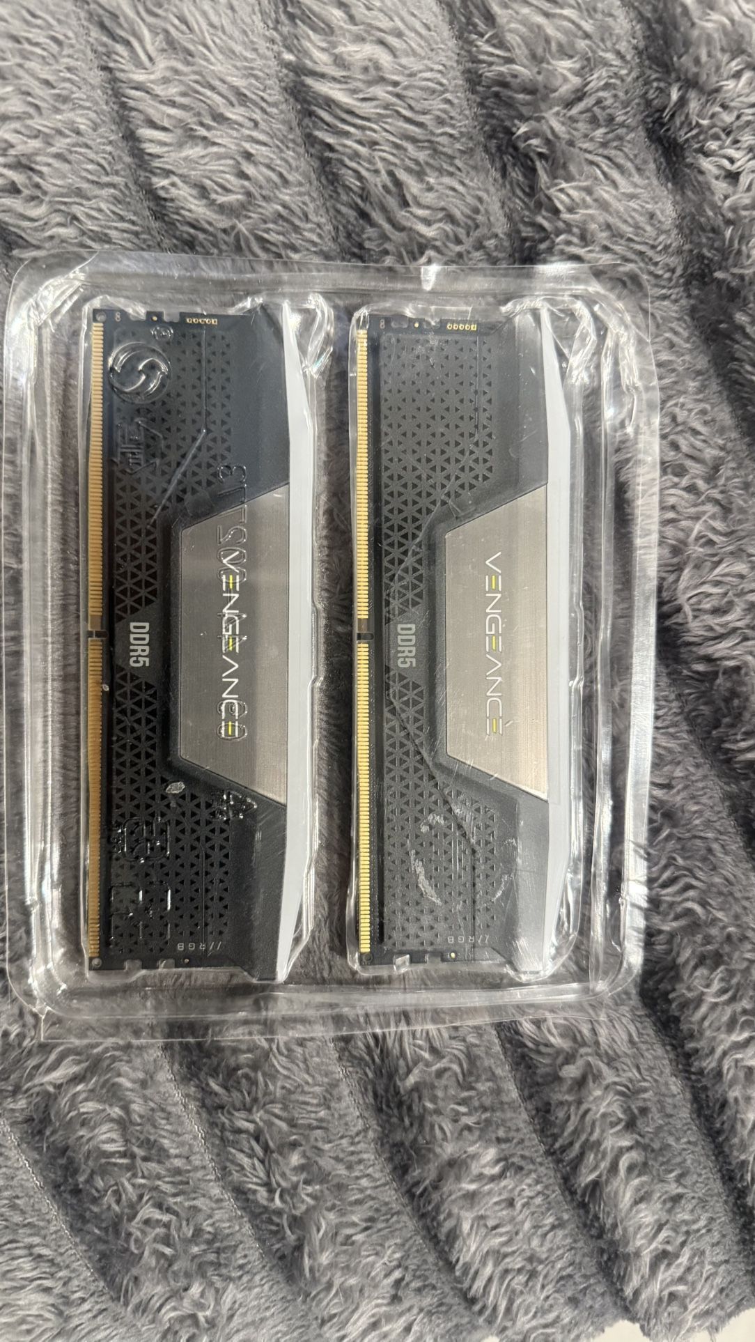 CORSAIR - VENGEANCE RGB 32GB (2x16GB) DDR5 6000MHz C36 UDIMM Desktop Memory - Black