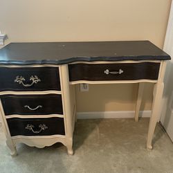 Bassett Furniture Desk with Dove Tail drawers / Make Up Table