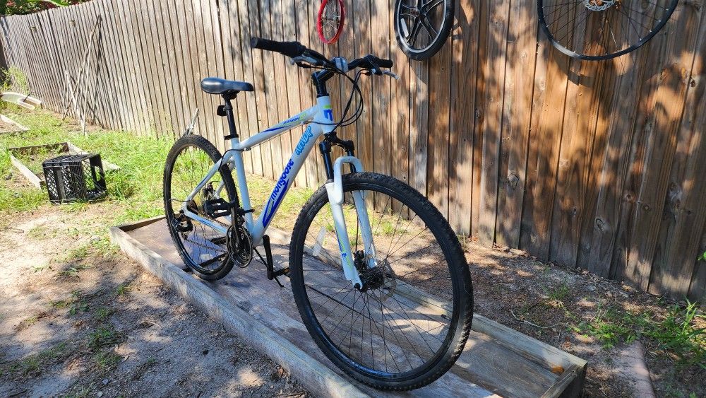 700c mens mongoose banish 2.0 bike