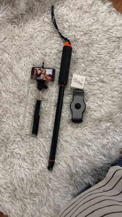 (2) Selfie Sticks
