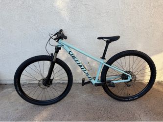 2022 specialized rockhopper comp 29er small frame..very clean bike
