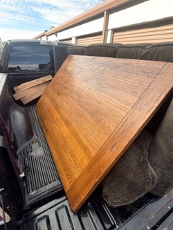 Solid Wood Dining Table – Excellent Condition!
