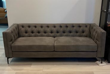 Modern Gray Tufted Sofa – Faux Suede