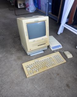 Vintage Apple Macintosh SE Computer – Untested – Includes Carrying Bag
