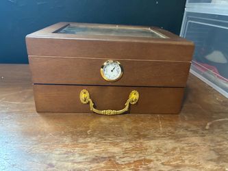 Cigar box humidifier