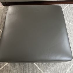 Bassett Leather Ottoman With Storage 