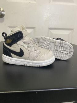 Jordan 1s Mid Ultra Rare 4C