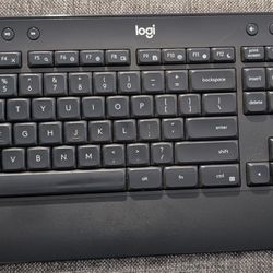 Logitech K545 Keyboard SMOKE FREE PET FREE