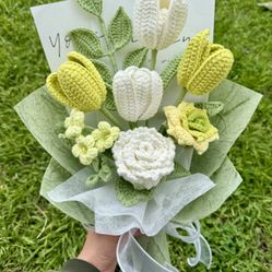 Crochet green roses and white tulips bouquet