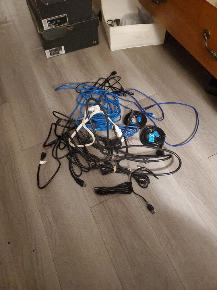 A Bunxh Of Mucro USB And Frampram Hmu