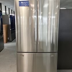 Samsung French Door Refrigerator in Stainless steel with Adjustable Spillproof Shelves and Internal Ice Maker