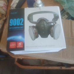 Half Face Respirator Mask W/ Goggles - 9022 Integrated Safety Set (New)
