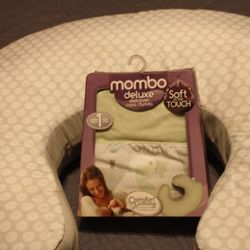 Boppy  Pillow With Extra Cover