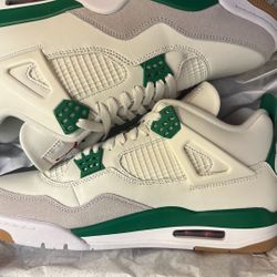 Air Jordan 4 SB Pine Green Size 11