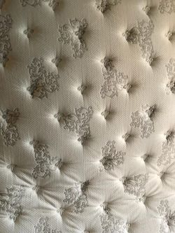Queen Size Beautyrest Pillow Top