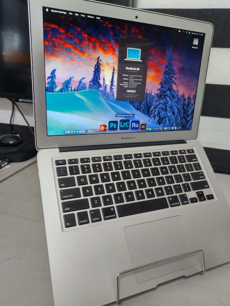 $225 Apple MacBook Air OSX Sonoma 14 2024 Like NEW $225