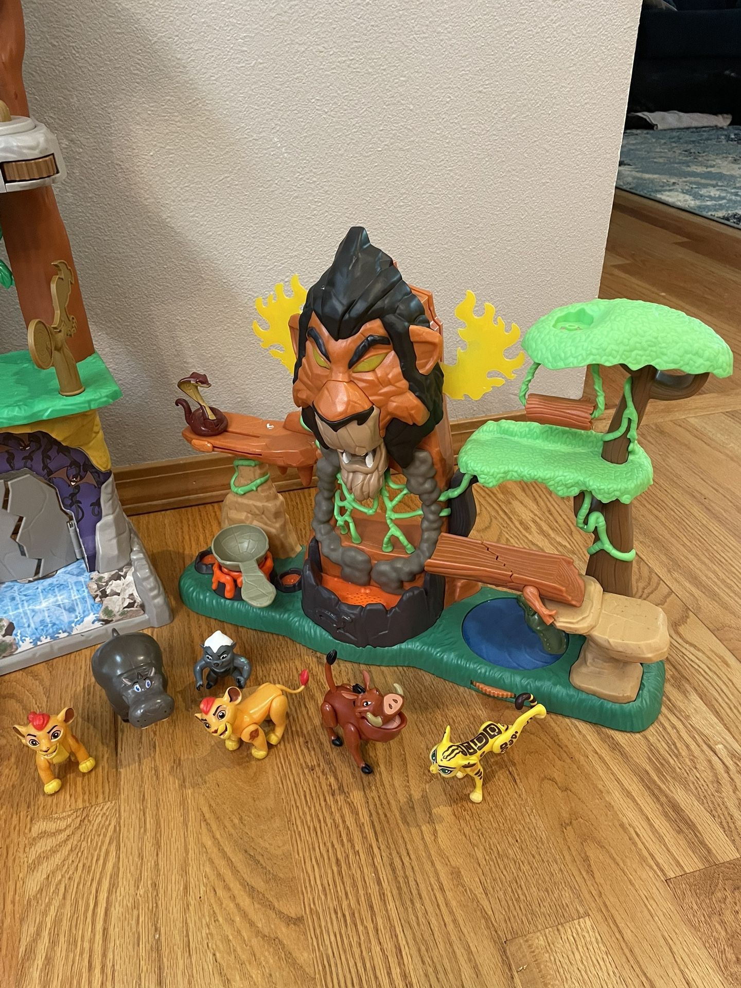 Pending//Lion Guard Toy Set With Animal Figures