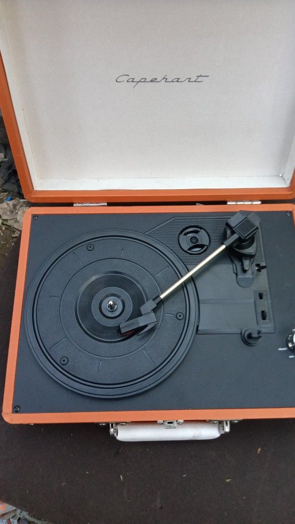 Capehart Bluetooth Record Player. ( Place 45s)