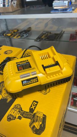 New Dewalt FAST CHARGER 8 AMP - pick up only