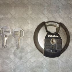 Master Lock With 2 Keys