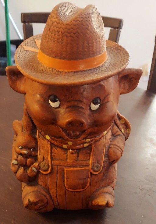 VINTAGE 1960's FARMER PIG W/RABBIT COOKIE JAR BY TREASURE CRAFT MADE IN USA (BROWN)