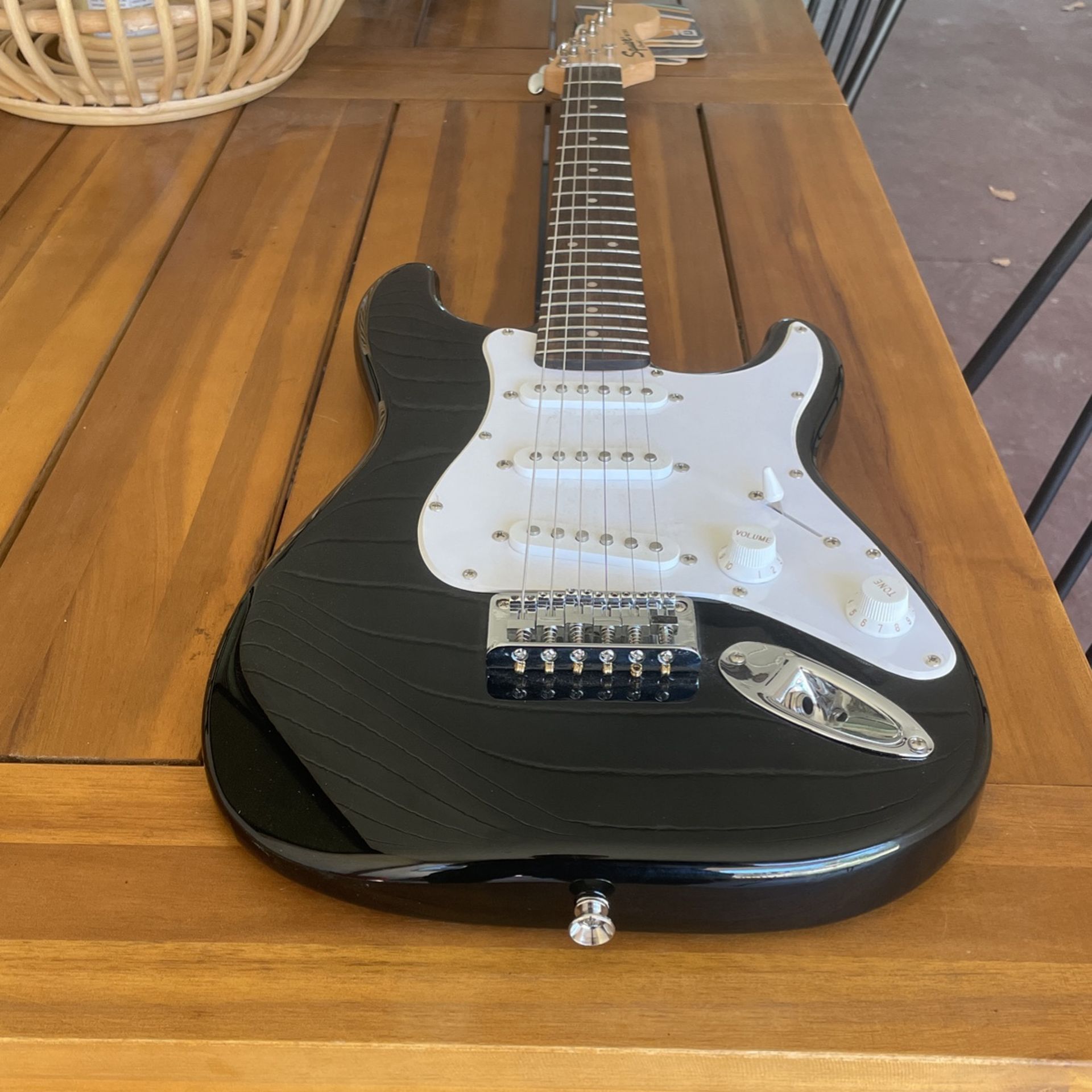 Fender Squirt Mini Electric Guitar for Sale in Modesto, CA - OfferUp