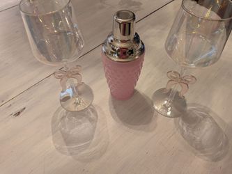 Irredecent Pink Bow Wine Glasses and Shaker