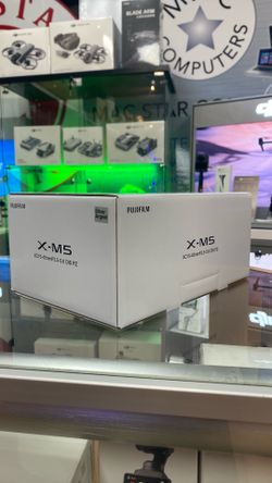 Fujifilm X-M5 with 15-45mm lens silver