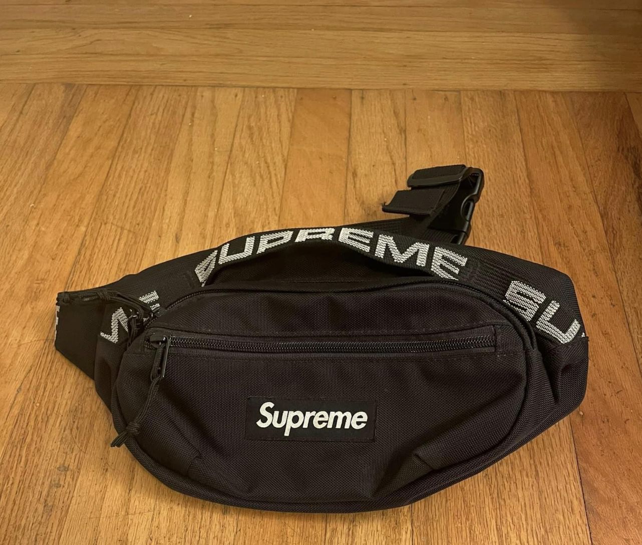 Supreme Waist Bag for Sale in Monterey Park, CA - OfferUp