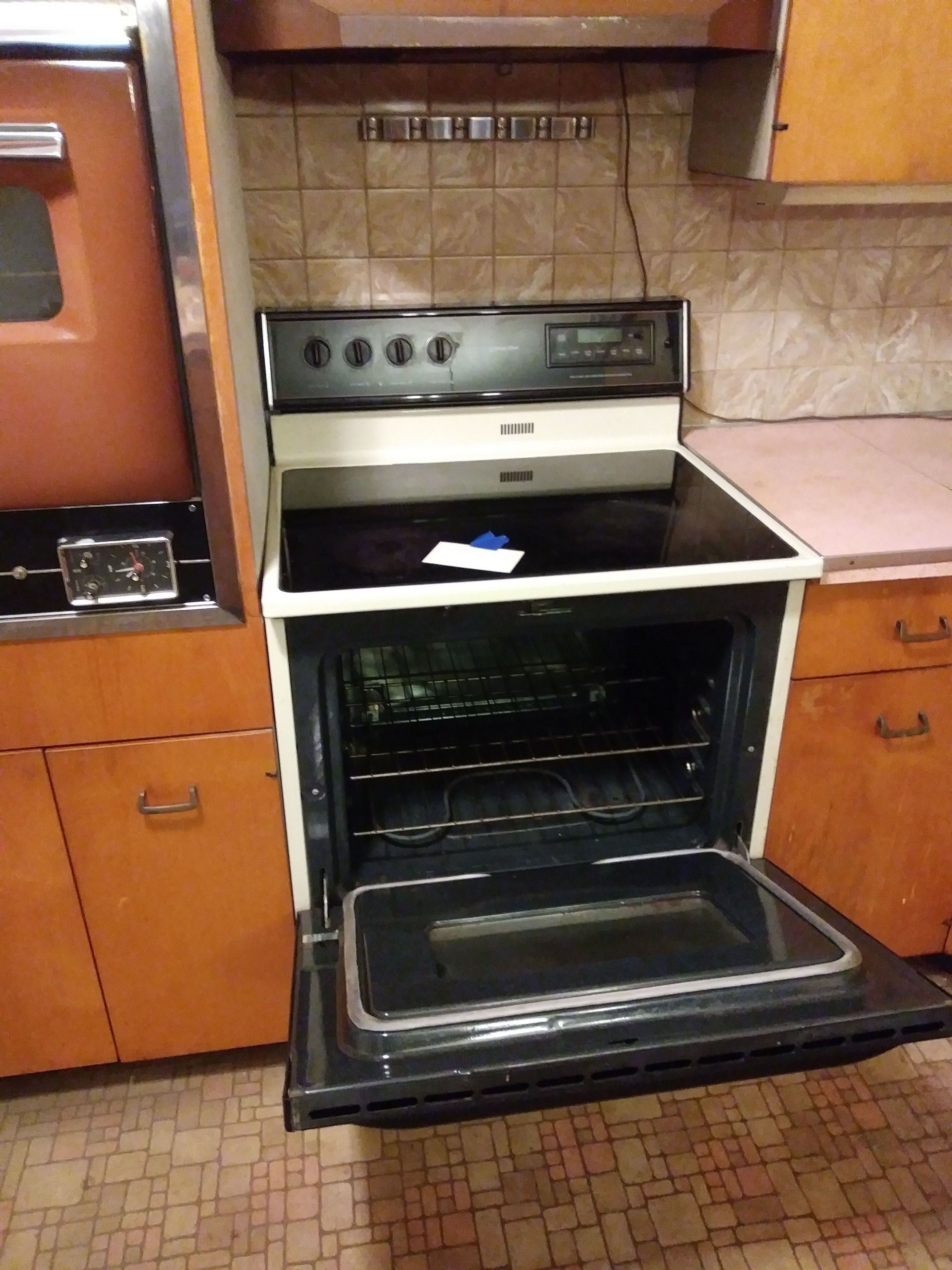 Magic Chef 4 burner glass top oven