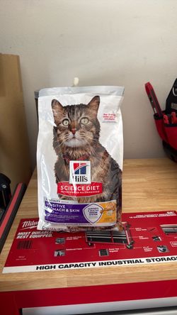 Hills cat food