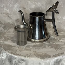 Silver Teapot w/infuser