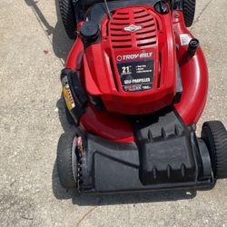 Troy Bilt lawnmower 22 inch cut 7.25 motor big wheel in the bag it’s ready to go no issues with this machine new carburetor pull one time cut cut your