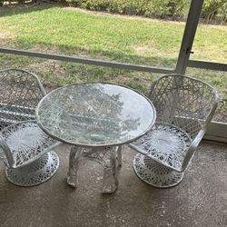 Patio Table And 2 Chairs 