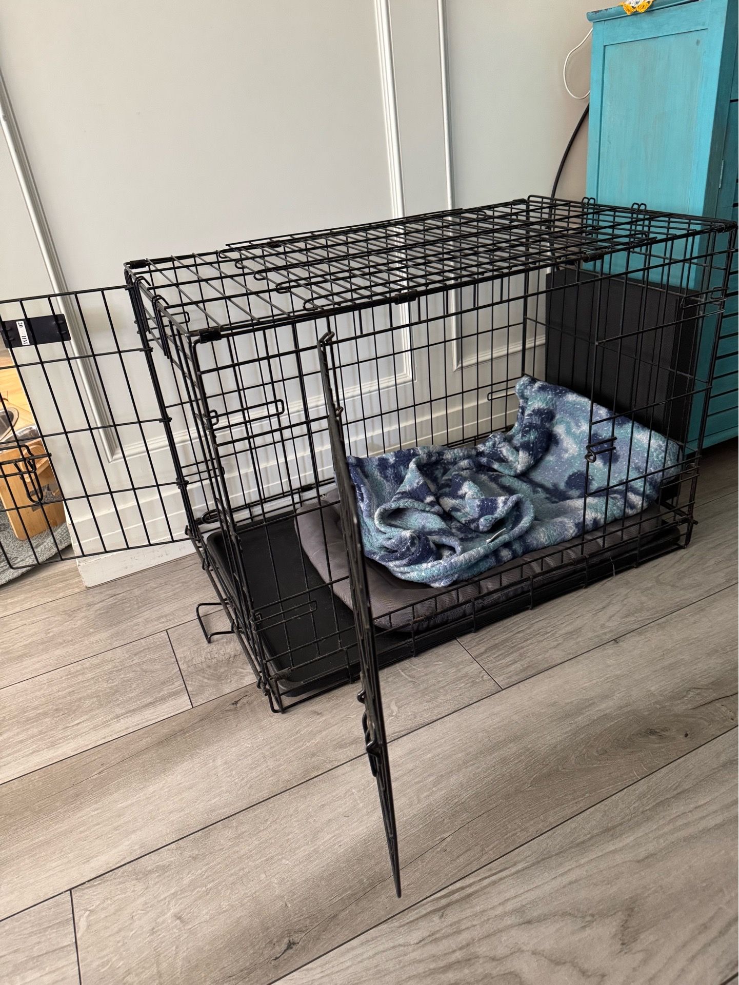 Mid-Size Dog Crate